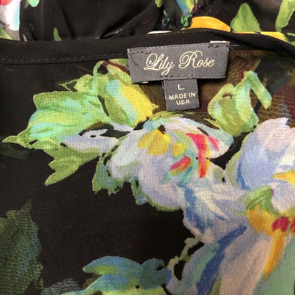 Floral very feminine blouse with slits on sleeves - Picture 5 of 8